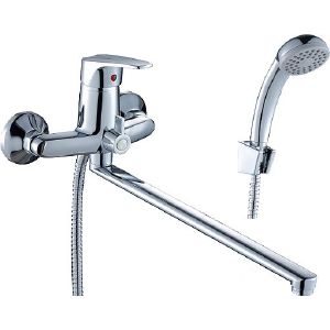 Смеситель для ванны длинный плоский излив ROSSINKA D40-32