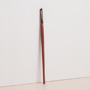Кисть для макияжа «Brush WOOD», жёсткая, скошенная, 18 см, цвет коричневый/золотистый